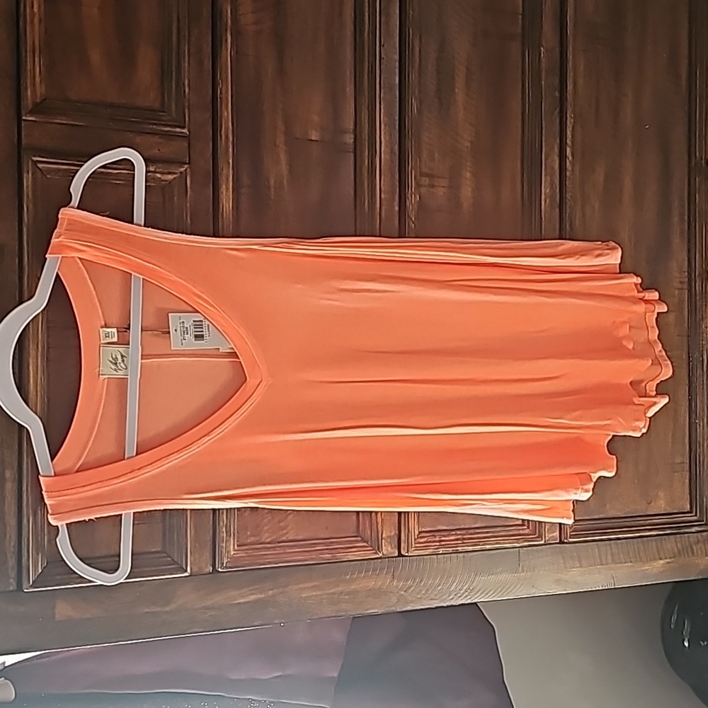 Women's Sleeveless V-Neck Flowing Tank Top - Peach